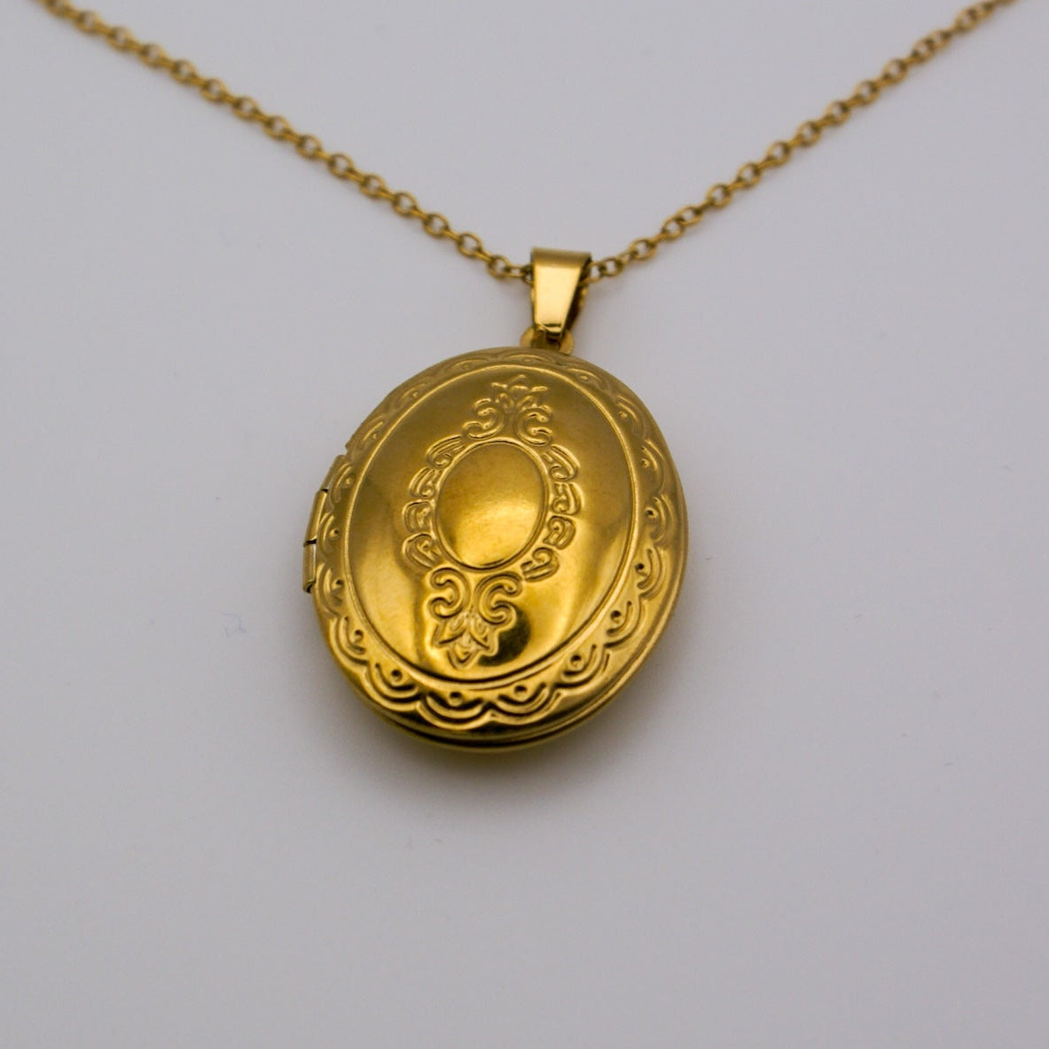 Victoria Oval Locket